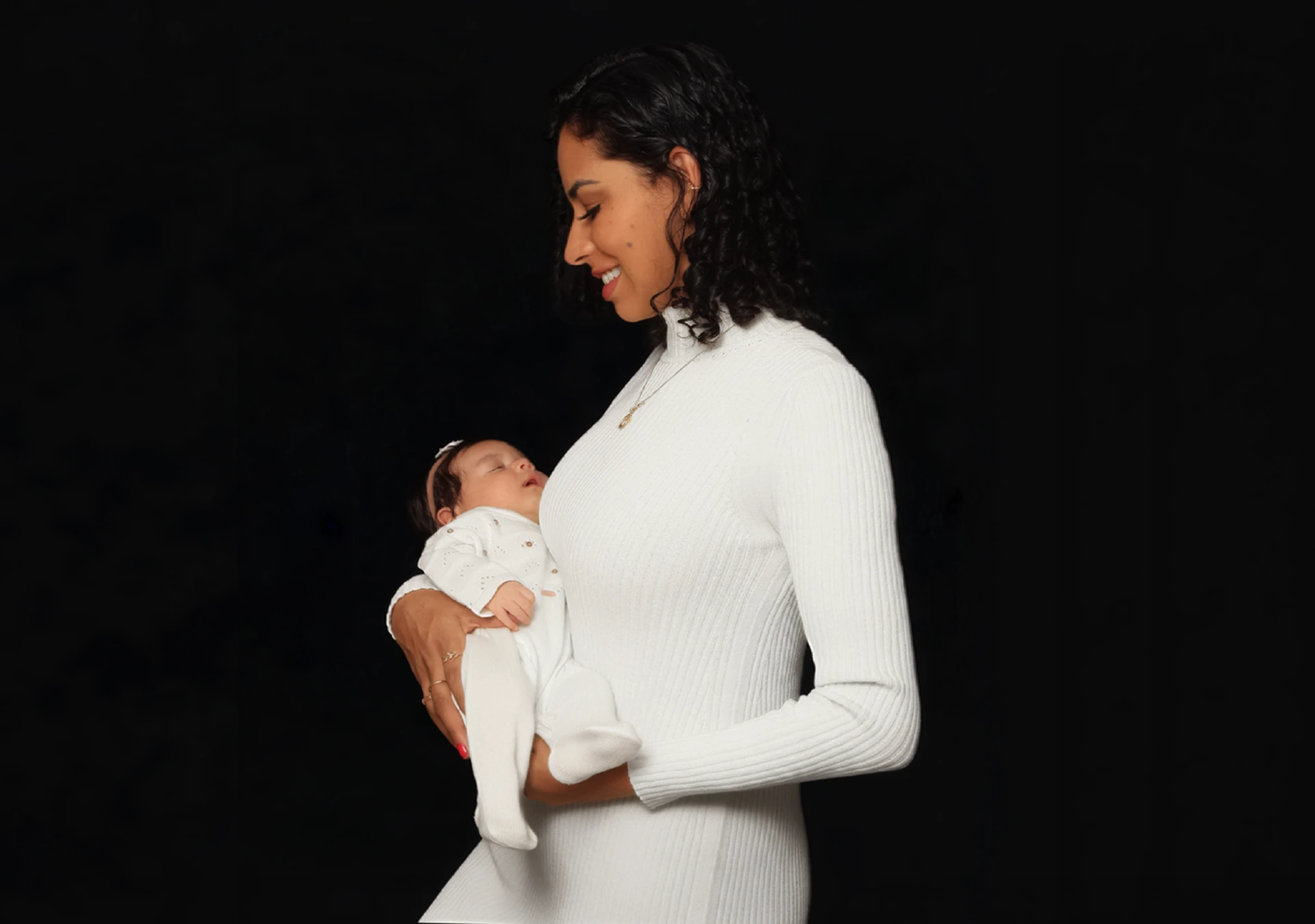 Larissa gestante e com o bebê — editada